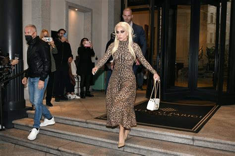 prima film gucci milano|House of Gucci, Lady Gaga sbarca a Milano per la première. FOTO.